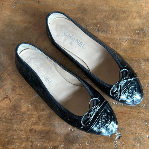 Authentic Patent Leather Black Chanel Ballet Flats Size 38 - Picture 2 of 12